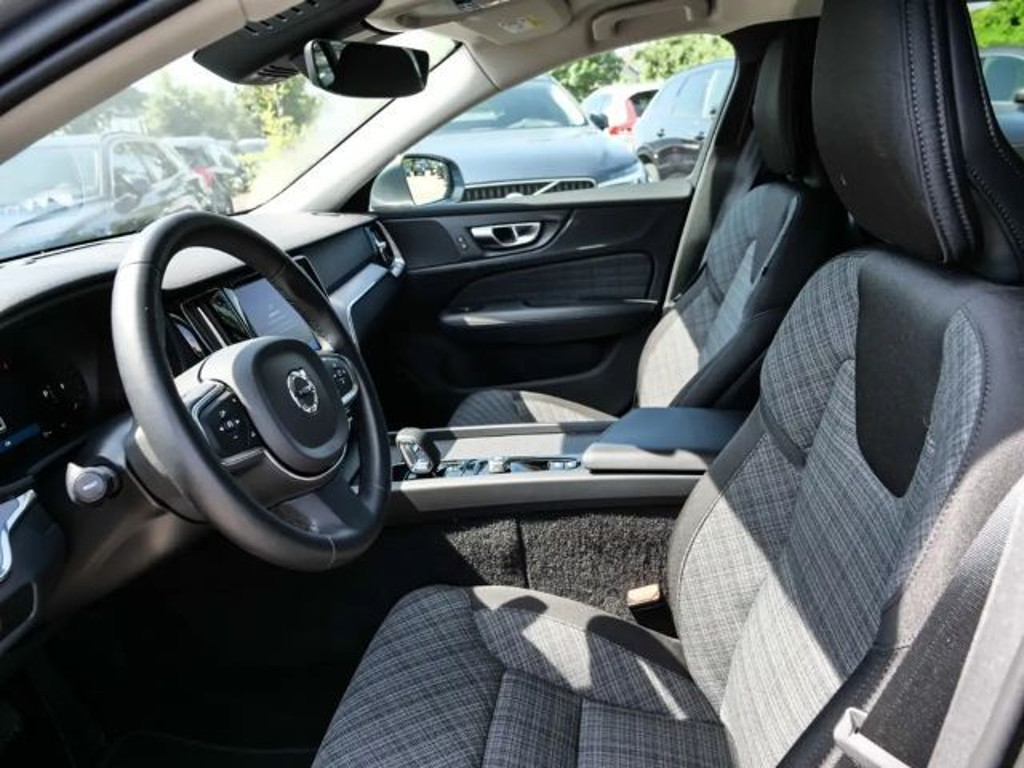 Volvo V60 Core