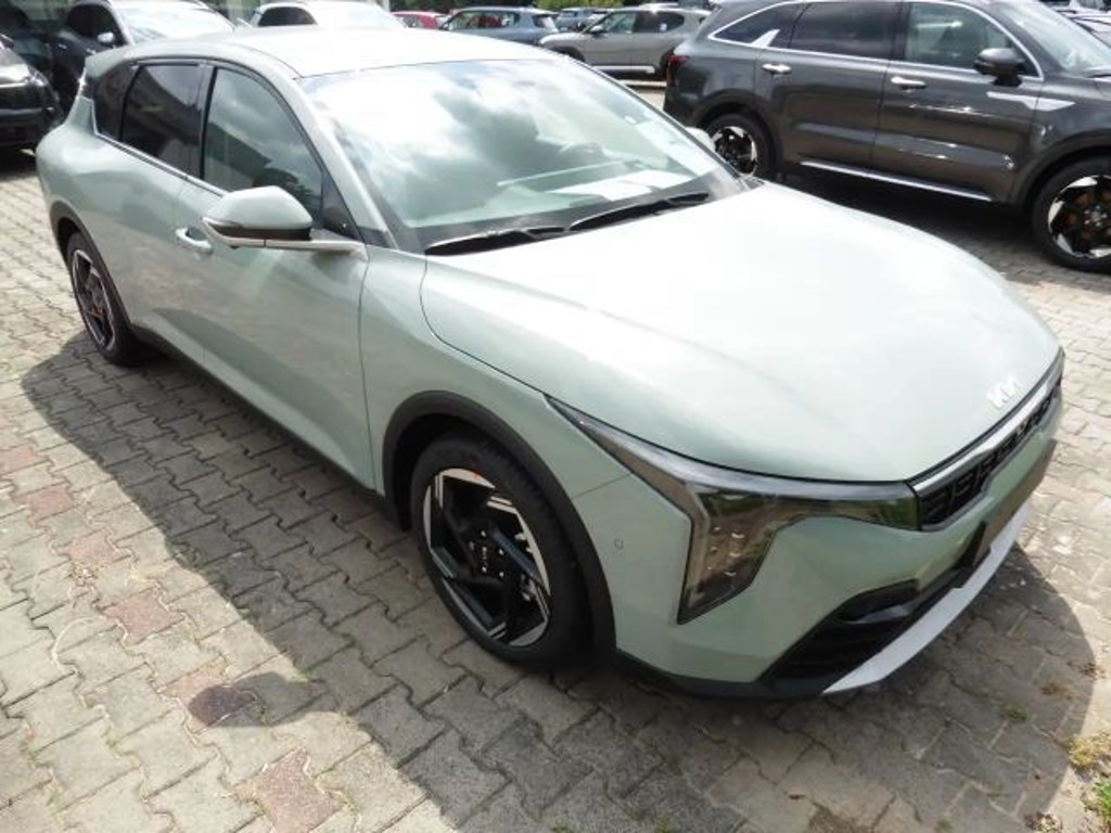 Kia K4