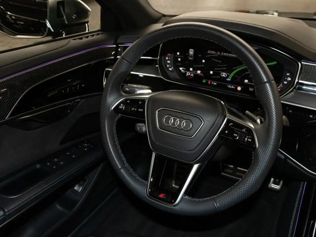Audi S8