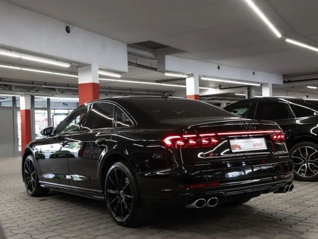 Audi S8
