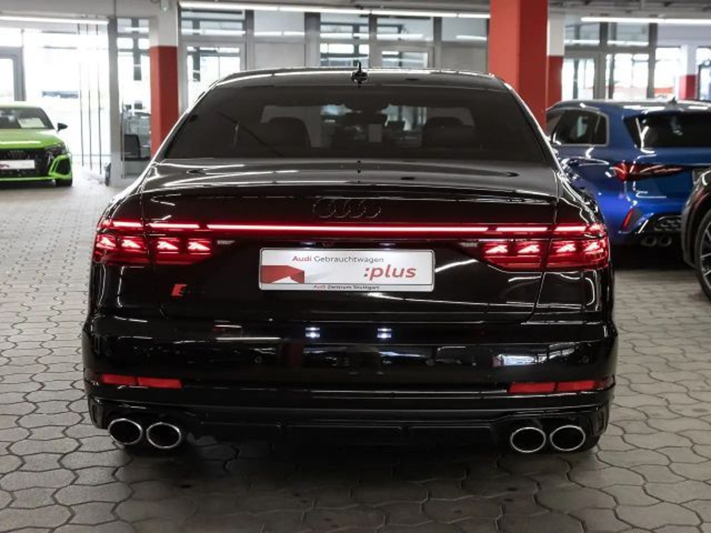 Audi S8