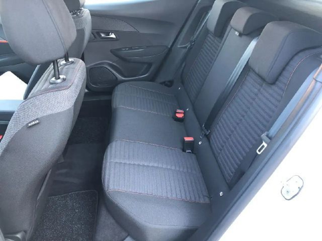 Peugeot e-2008