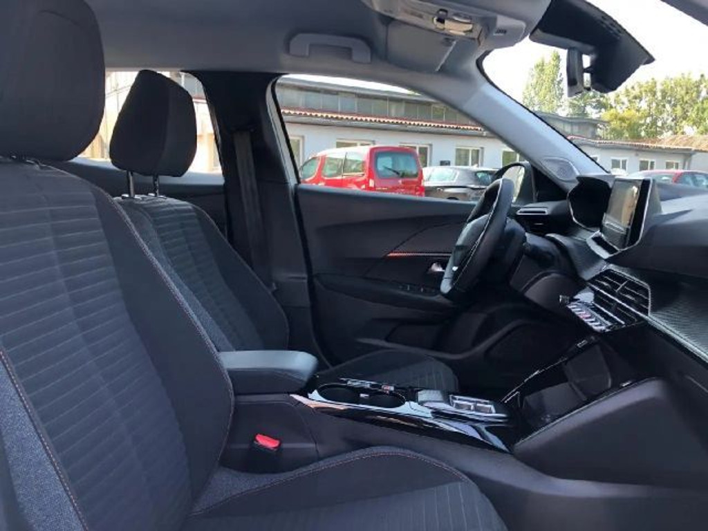 Peugeot e-2008