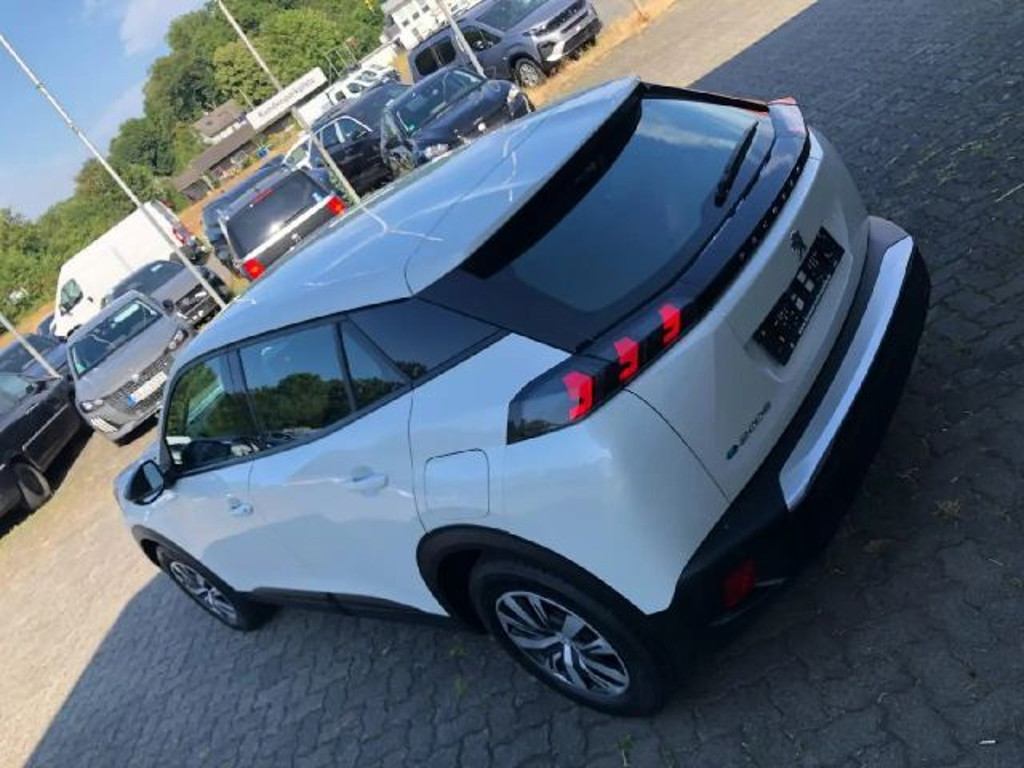 Peugeot e-2008