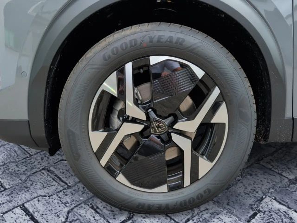 Peugeot e-2008