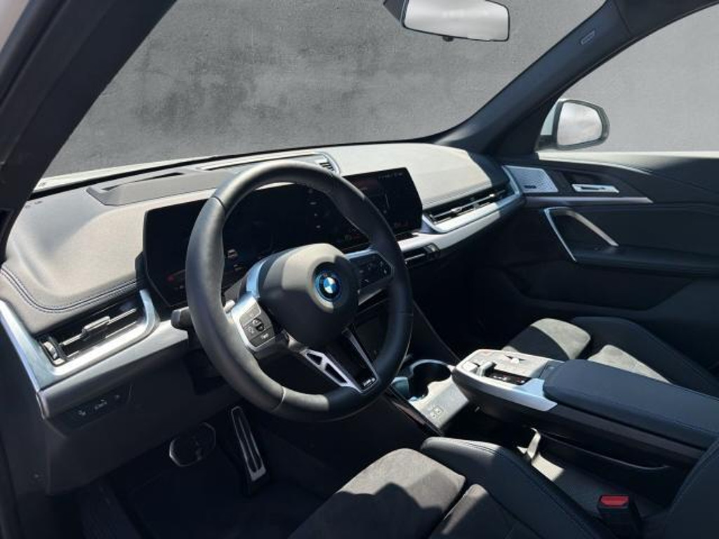 BMW iX1 xDrive30