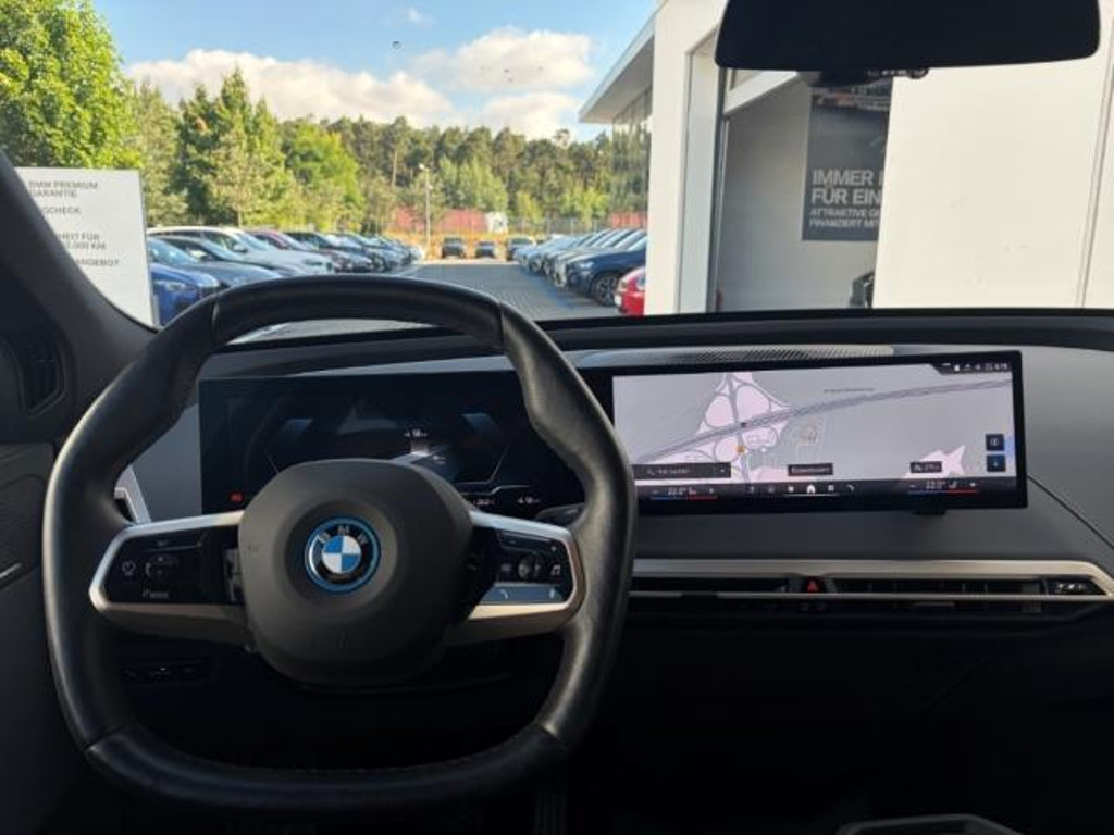 BMW iX