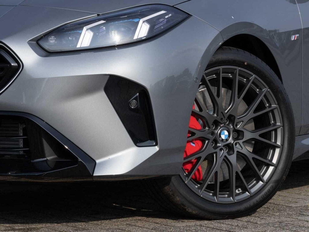 BMW M235