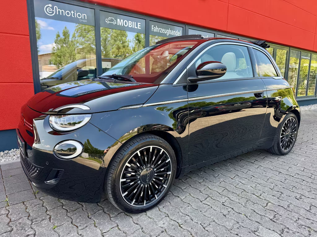 Fiat 500e La Prima