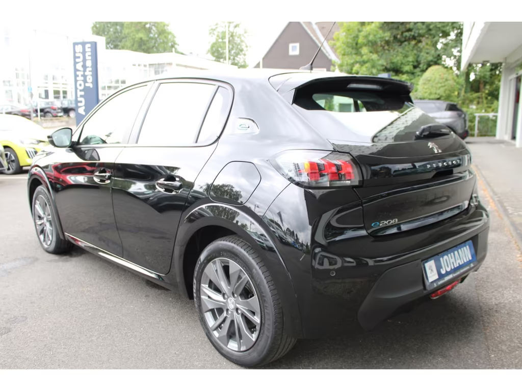 Peugeot e-208