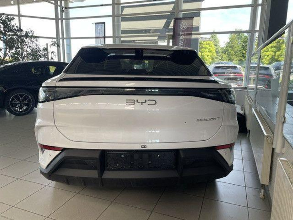 BYD Sealion 7
