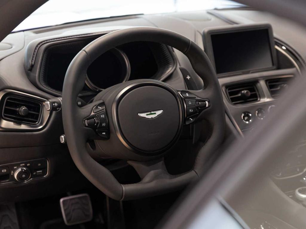 Aston Martin DB11