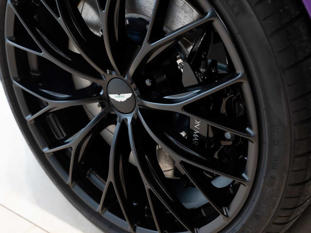 Aston Martin DB11