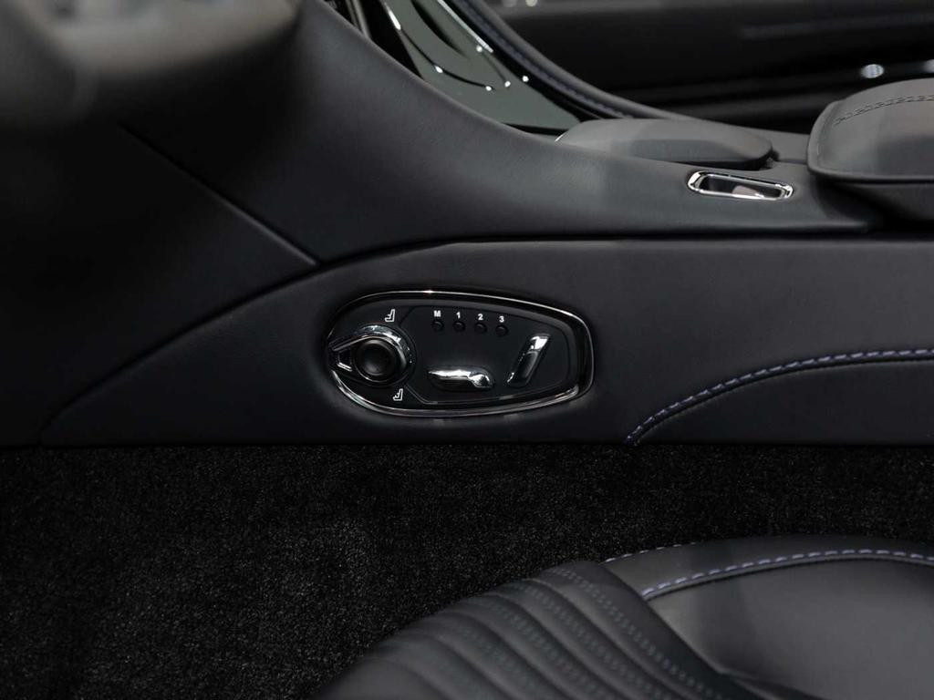 Aston Martin DB11