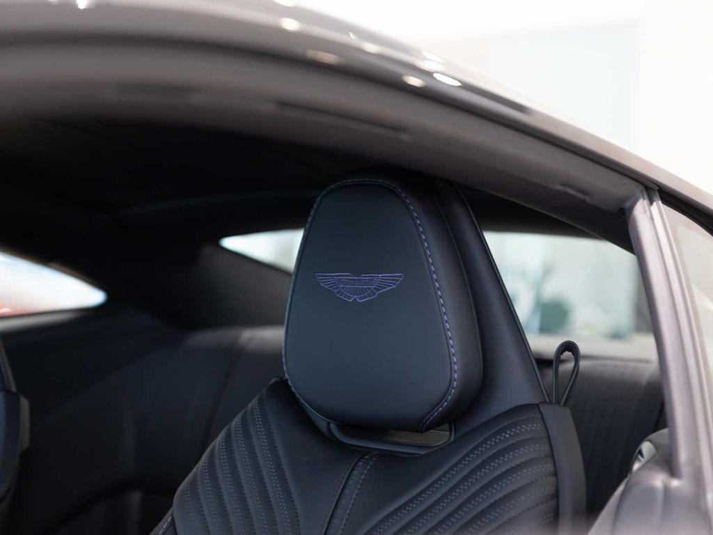 Aston Martin DB11