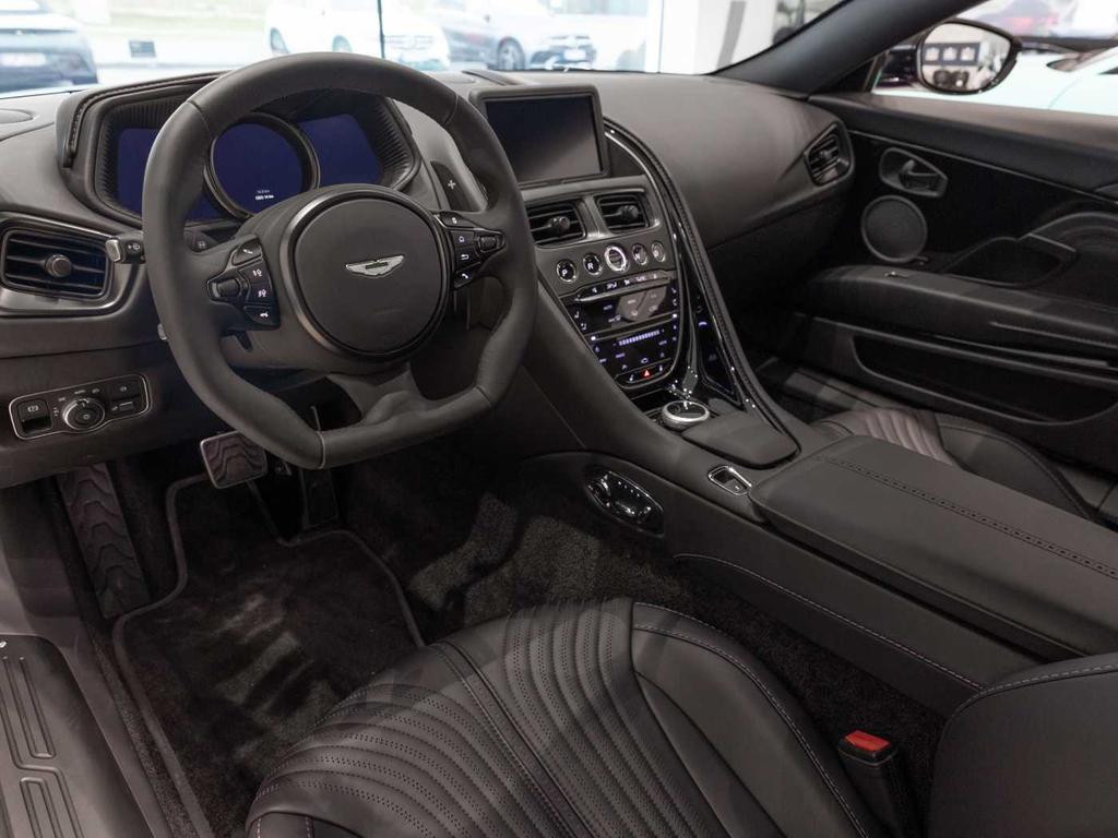 Aston Martin DB11