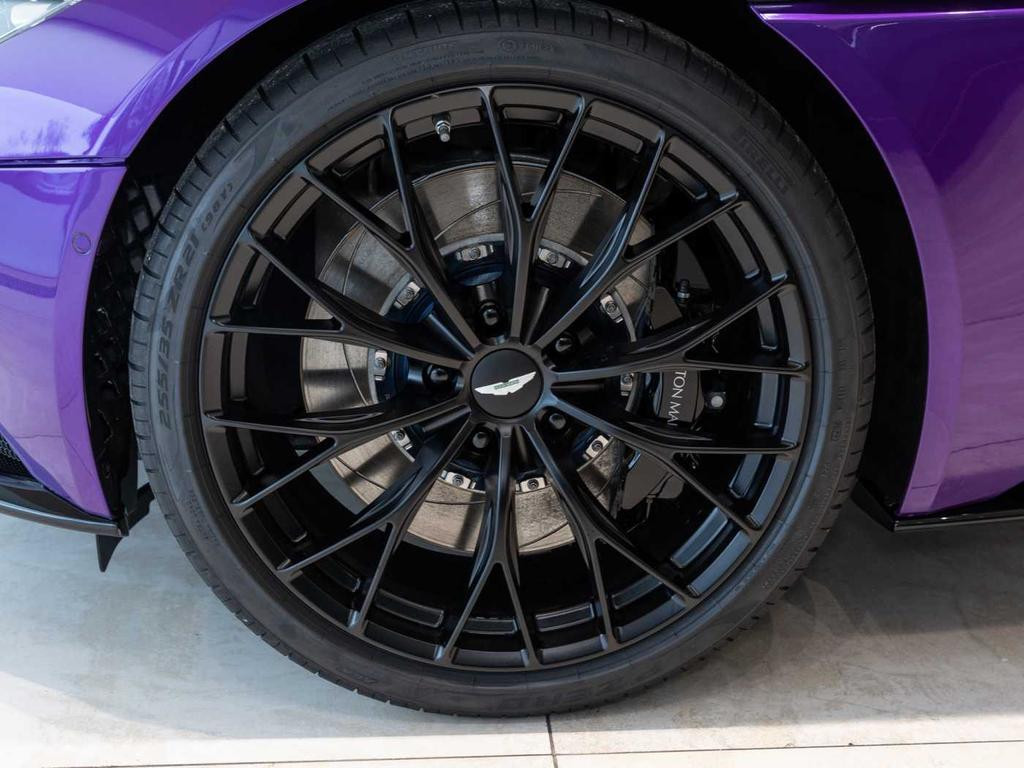 Aston Martin DB11