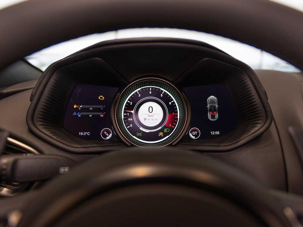 Aston Martin DB11