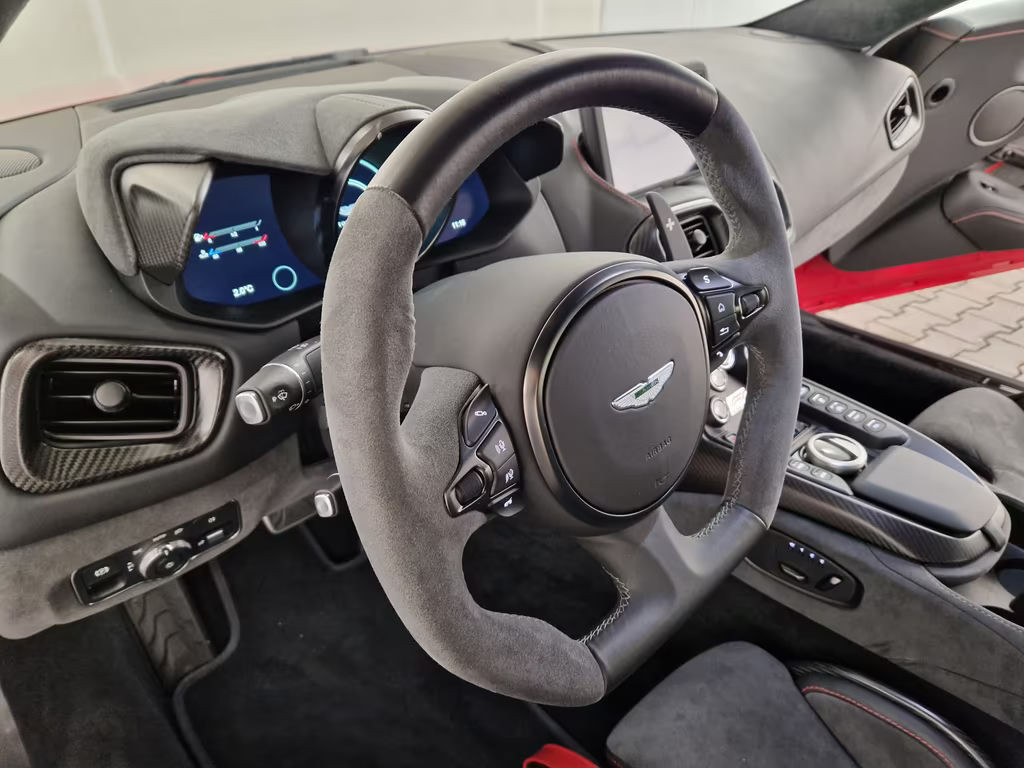 Aston Martin V8 Vantage
