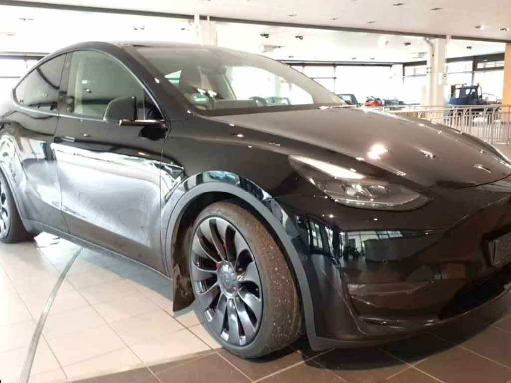 Tesla Model Y Performance Dual Motor AWD