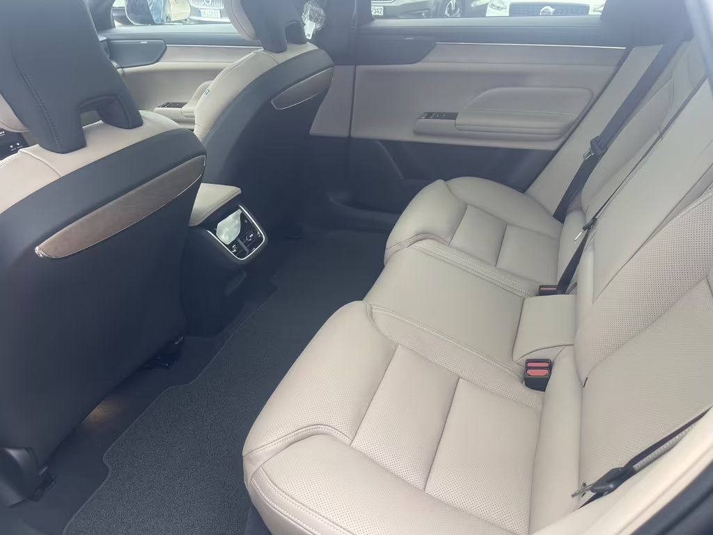 Volvo ES90