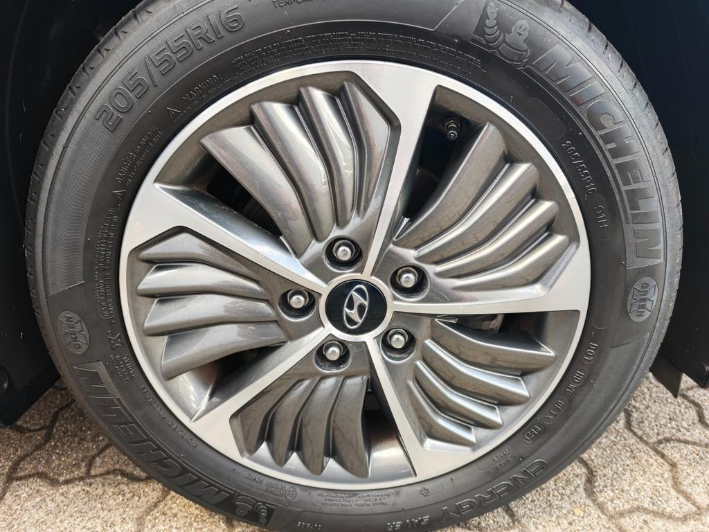 Hyundai Ioniq