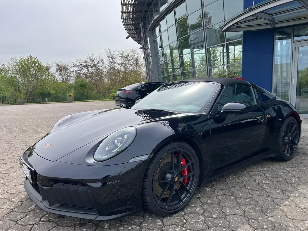 Porsche 911 GTS Turbo 4 Cabriolet Targa