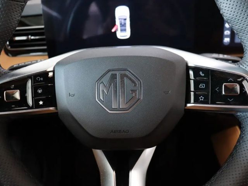 MG HS