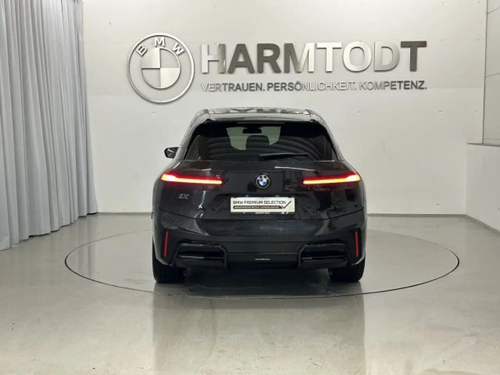 BMW iX M70