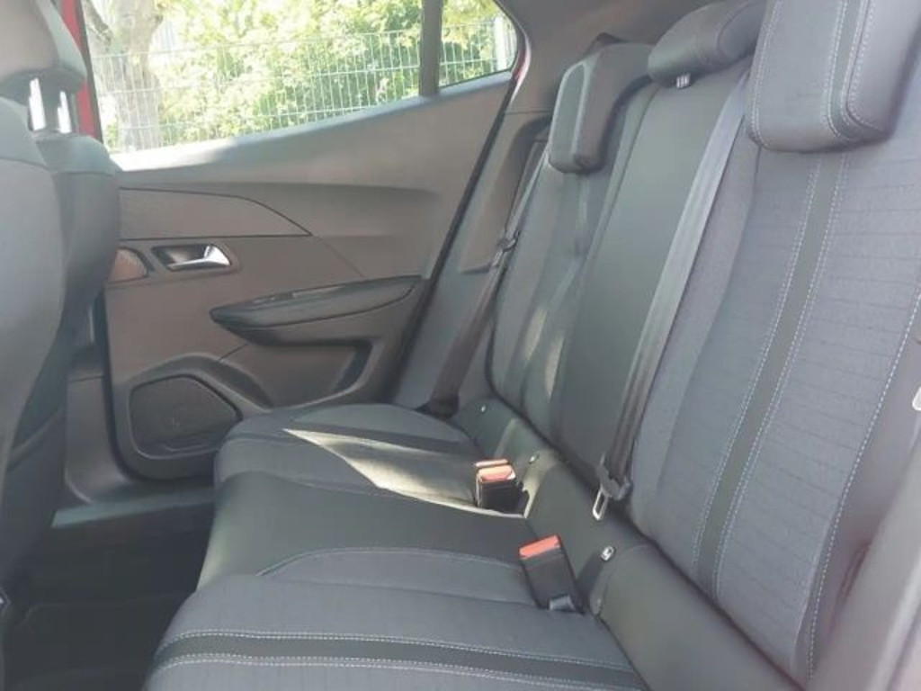 Peugeot e-2008