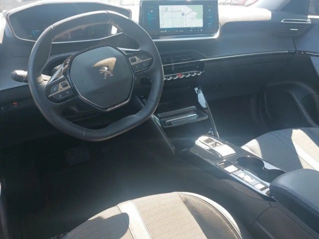 Peugeot e-2008
