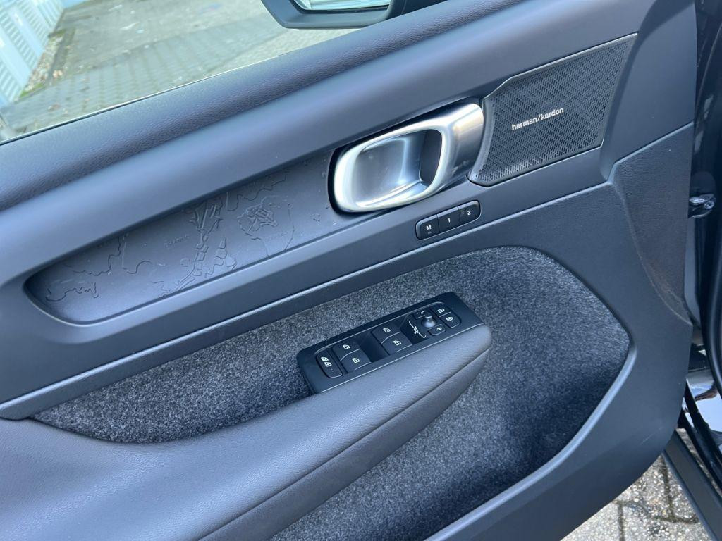 Volvo EX40