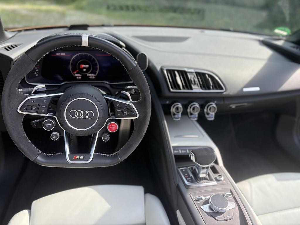 Audi R8