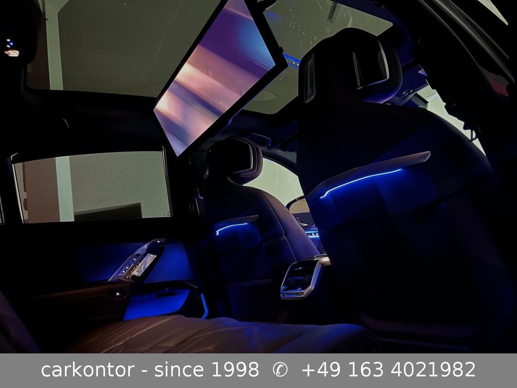 BMW i7