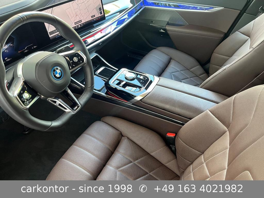 BMW i7