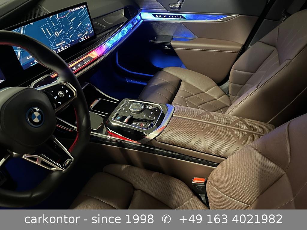 BMW i7