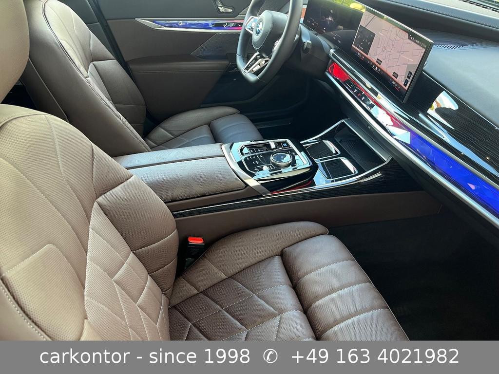 BMW i7