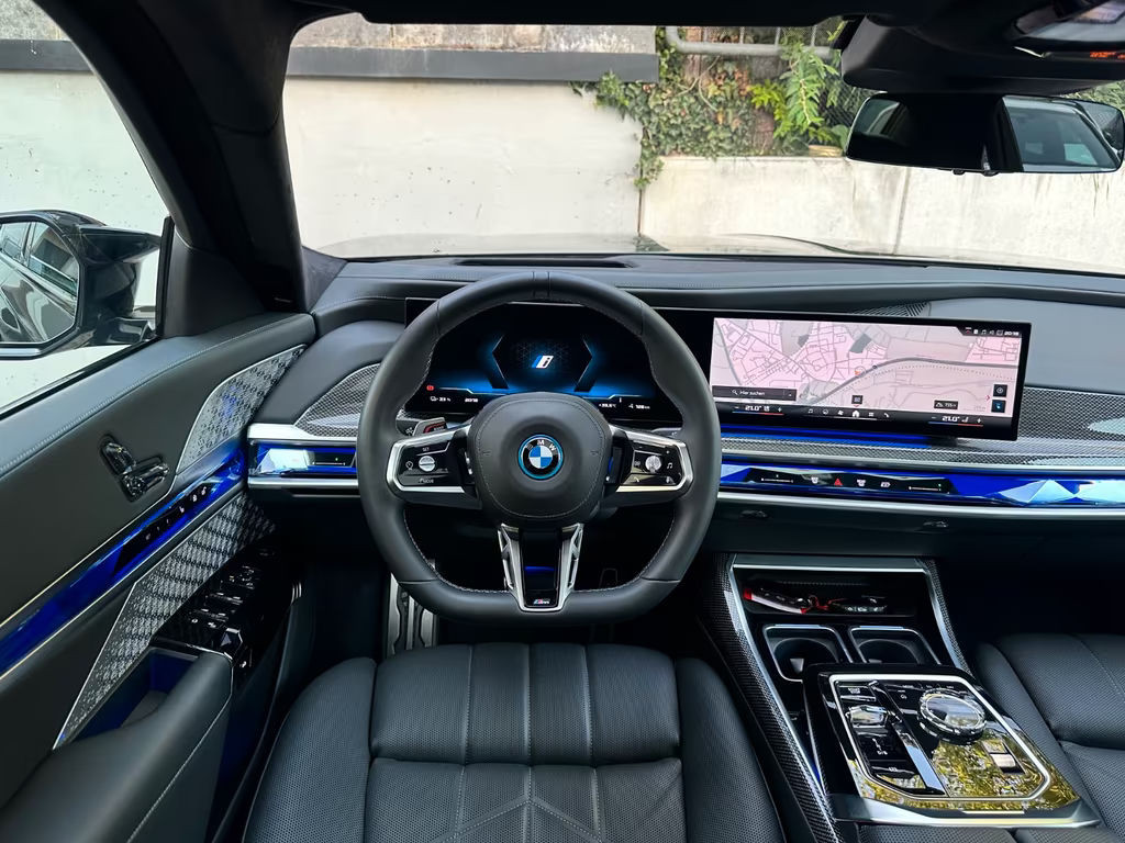 BMW i7