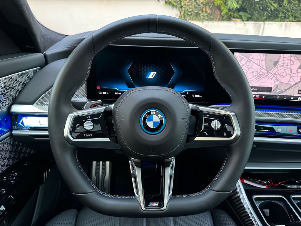 BMW i7