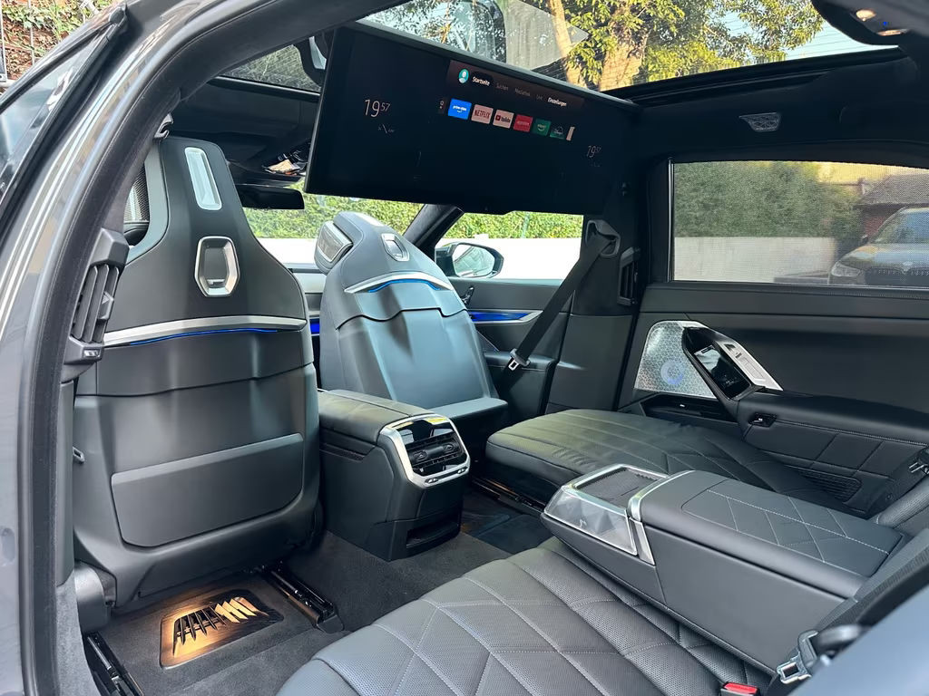 BMW i7
