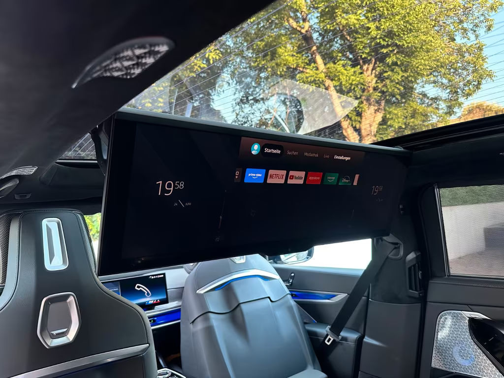 BMW i7