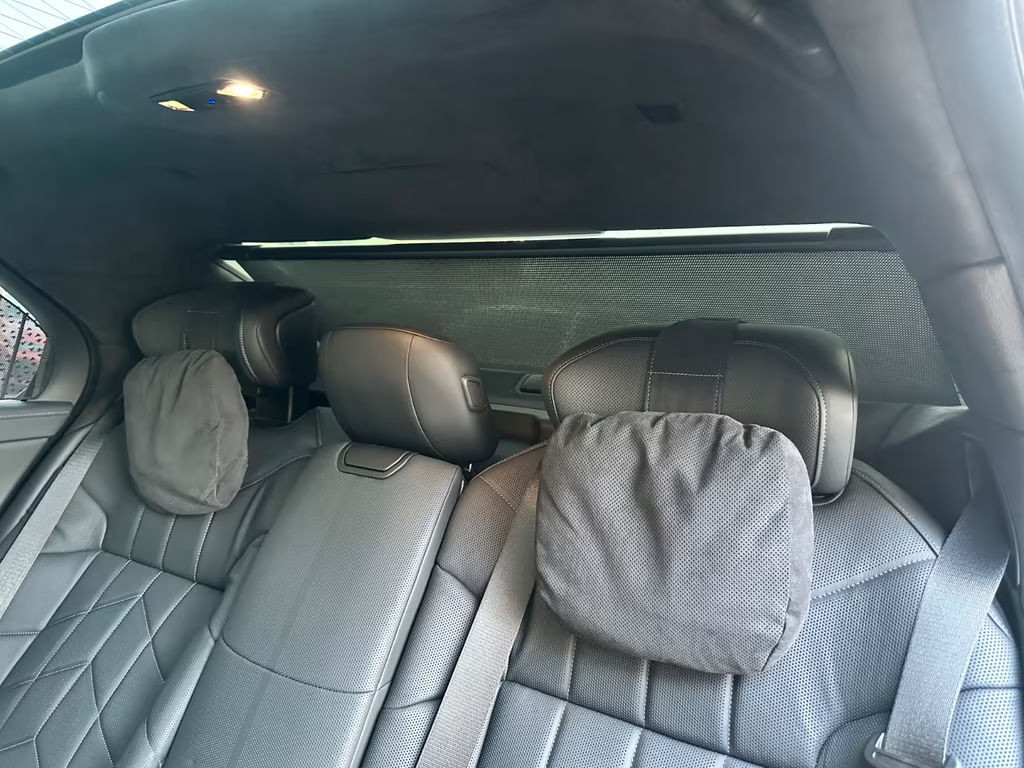 BMW i7