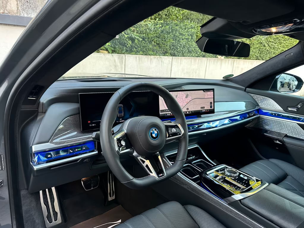 BMW i7