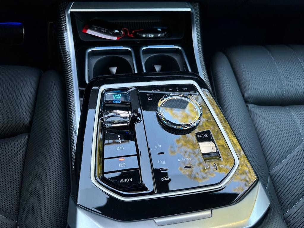 BMW i7