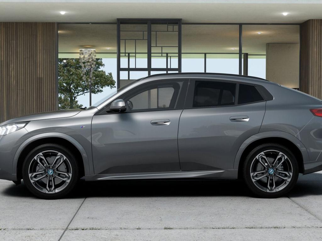 BMW iX2 xDrive30
