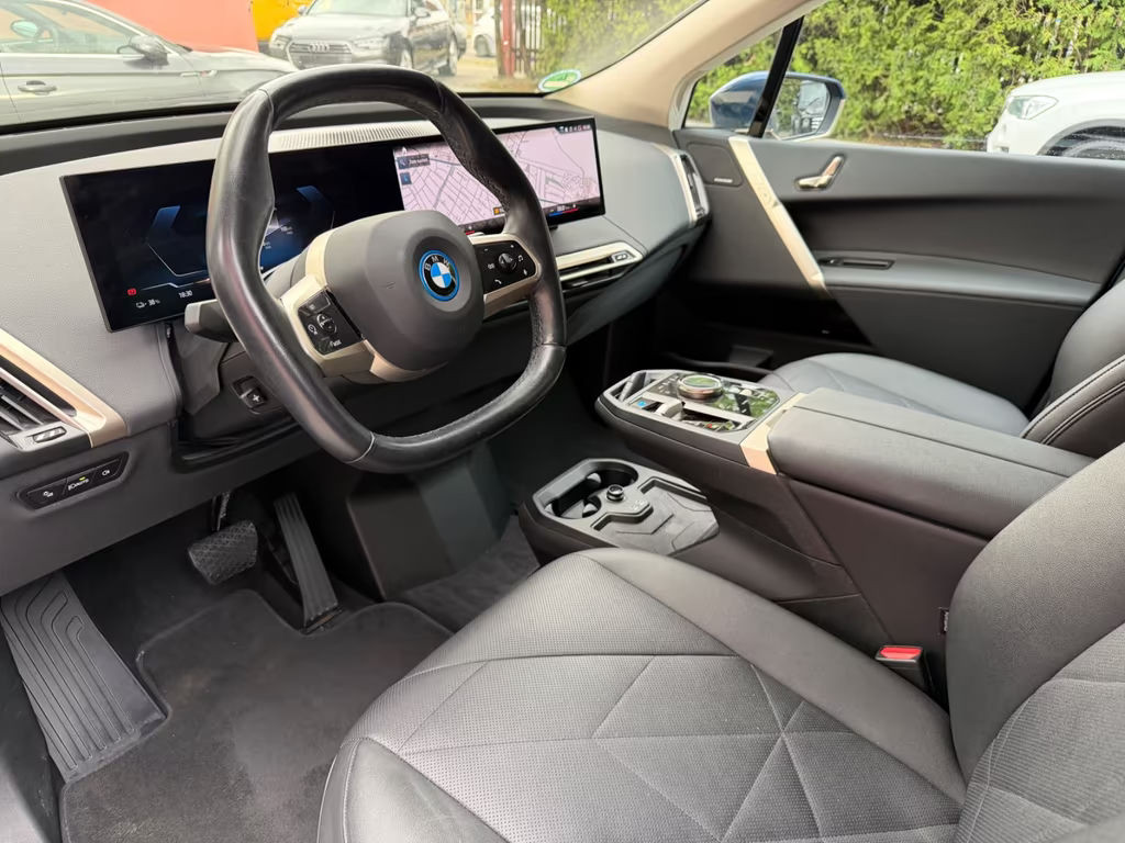 BMW iX