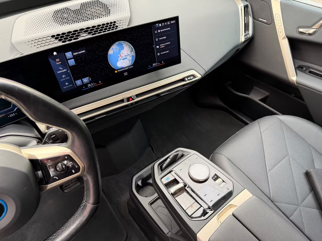 BMW iX