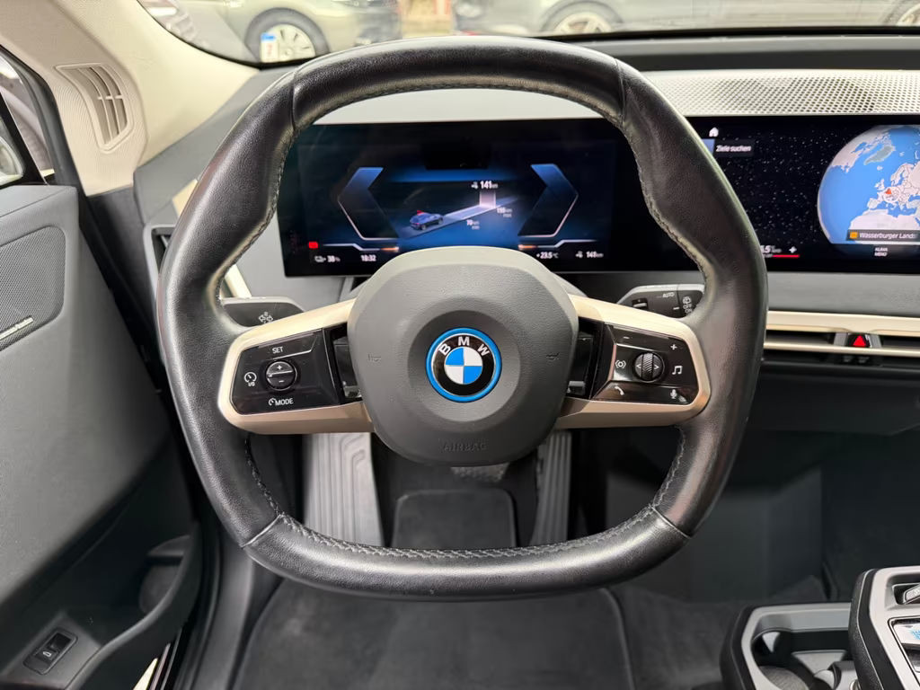 BMW iX