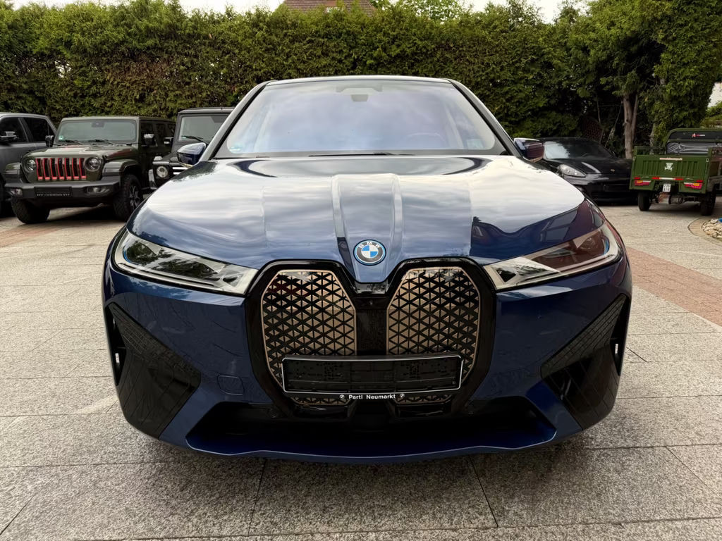 BMW iX