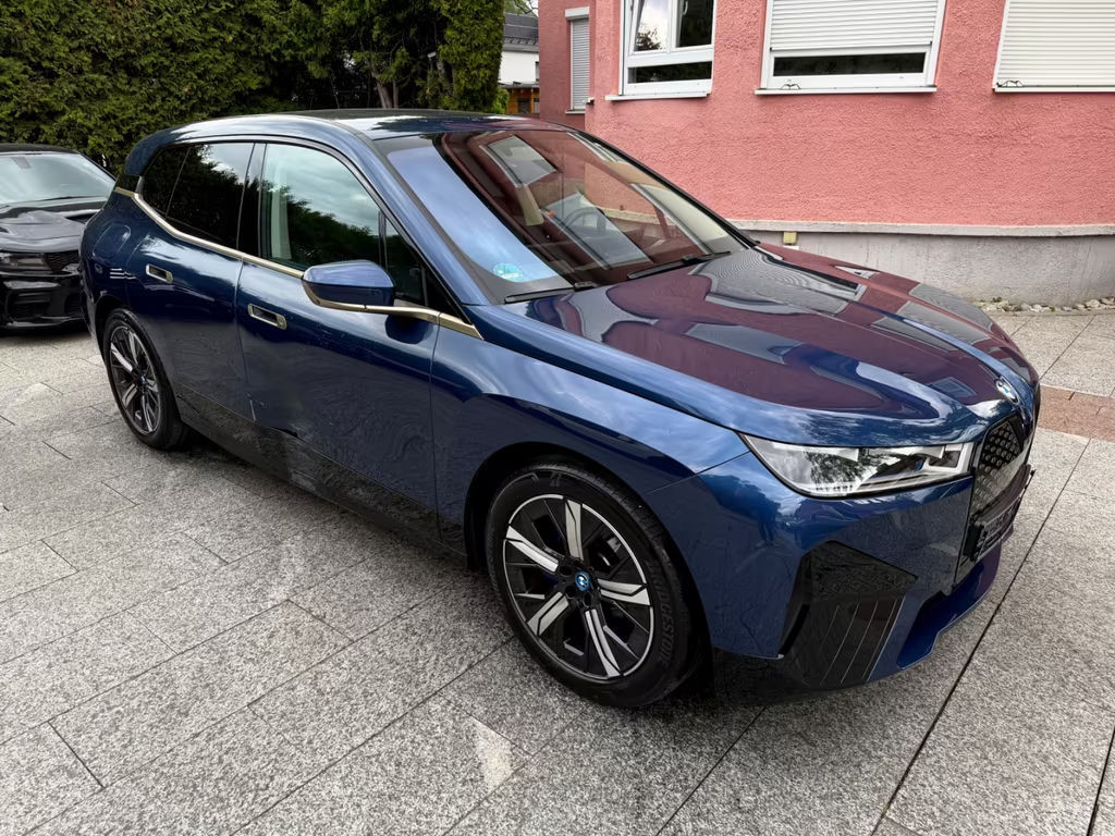BMW iX